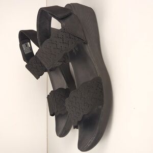SKECHERS Women's Arya On The Rise Black Wedge Sandals